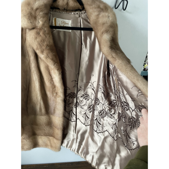 Vintage Rices Nachmans Women’s Fur Coat Absolutely Stunning - Picture 11 of 11
